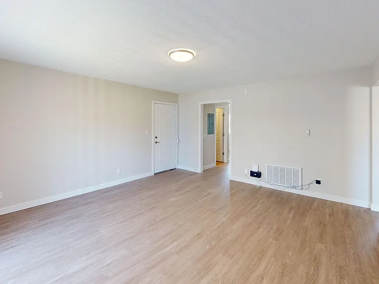 1515 W Kirby Ave — Photo 6