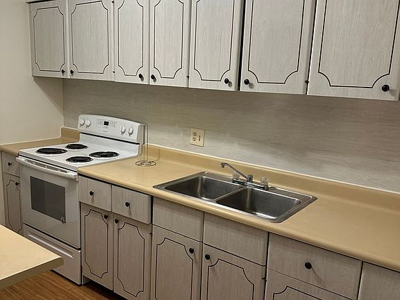 3rd image of 28 Southwoods Ave #34