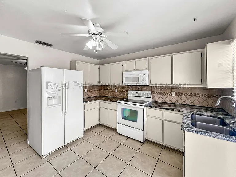 2706 Owen Ave S — Photo 10