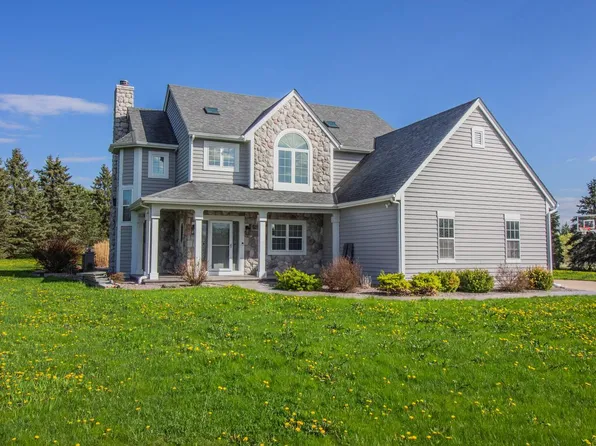 W254S7740 Applewood CIRCLE, Waukesha, WI 53189