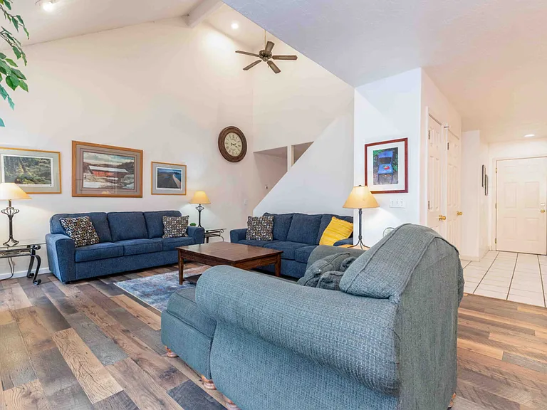 E Rustic Spring Ln — Photo 4