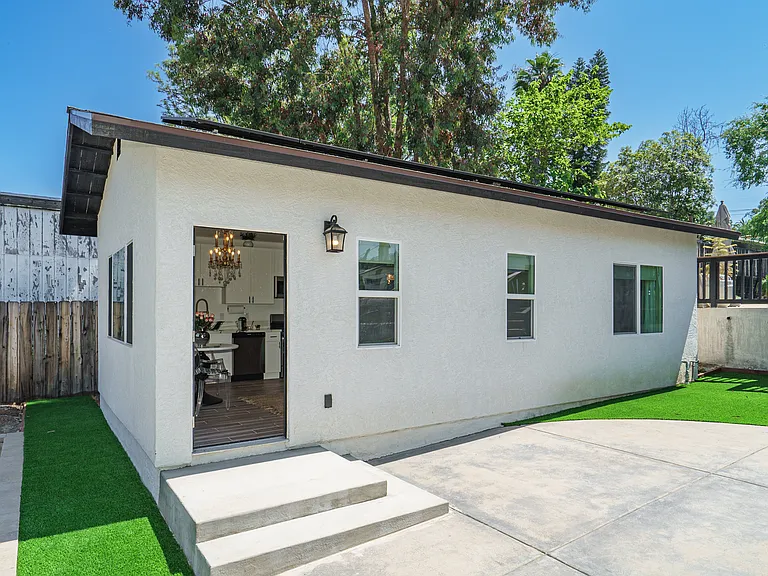 9932 Sierra Madre Rd — Photo 1