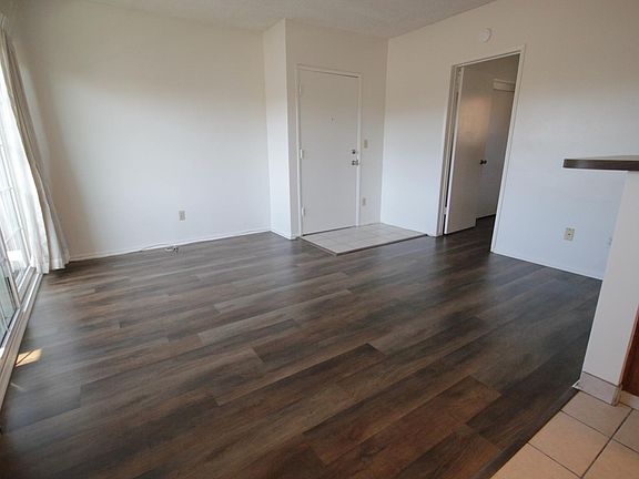 4th image of 15505 Woodruff Ave #14