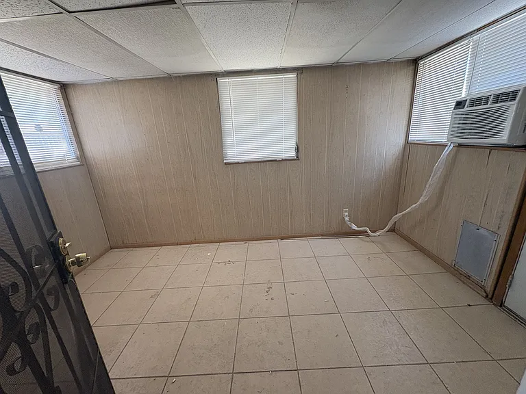 Bonus room with separate heating/cooling unity