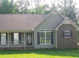 8 Hunters Ridge Dr, Fayetteville, TN 37334