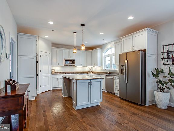4th image of 40295 Laurel Cir