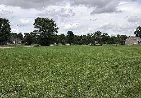 1st image of 13 Circle Dr