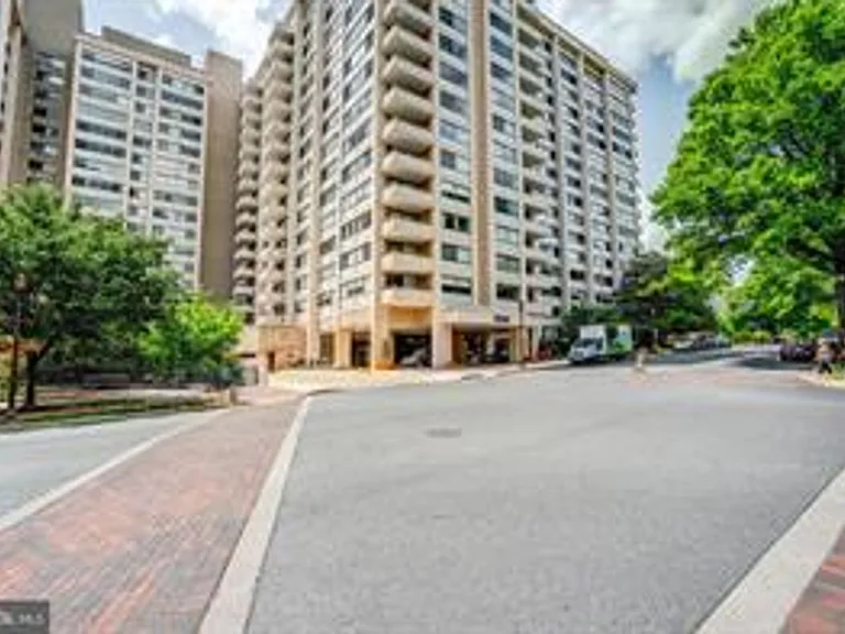 5500 Friendship Blvd #1708N — Photo 33