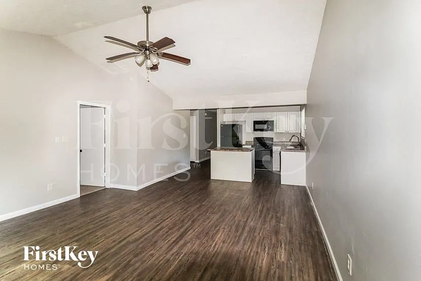 3 bed, 3.0 bath, 1152 sqft, $1,815 — Photo 3