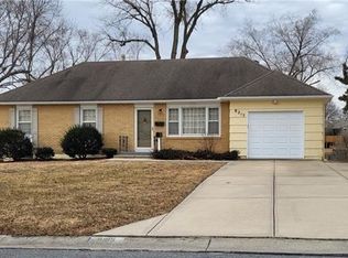 8215 W 92nd St, Overland Park, KS 66212