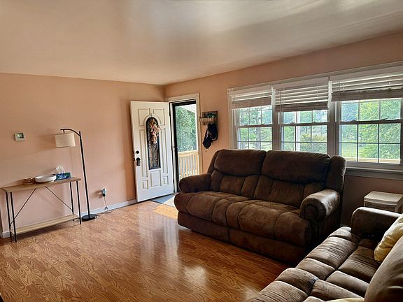 5th image of 12 Heagy Dr