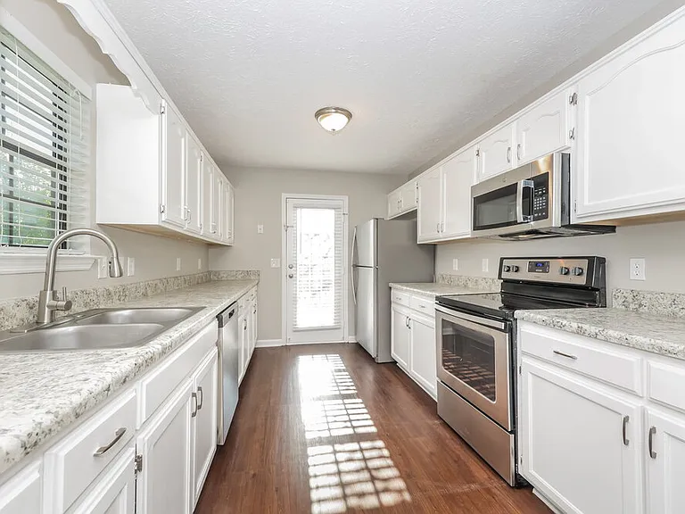 312 Pine Ridge Ln — Photo 8