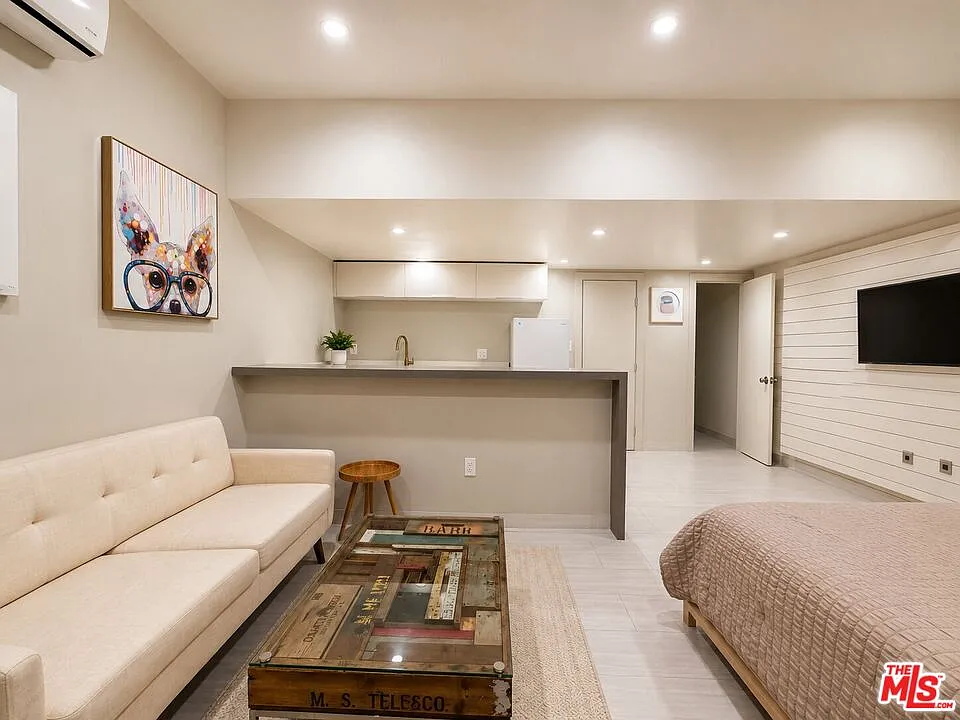 Studio, 1.0 bath, $2,495 — Photo 2