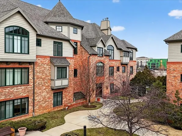 127 E Clinton Pl APT 1B, Saint Louis, MO 63122