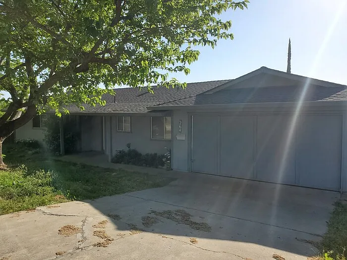 264 Flower Dr photo 1