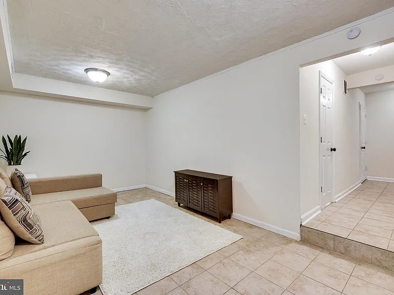 2373 Emerald Heights Ct — Photo 6