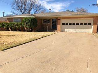 208 Detroit Dr, Levelland, TX 79336