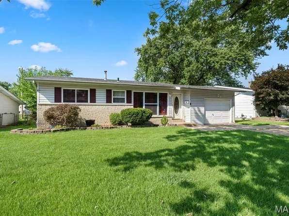 810 Carmelita Ln, Florissant, MO 63031