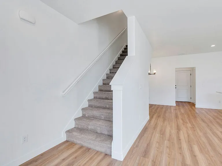 923 S 950 W — Photo 11