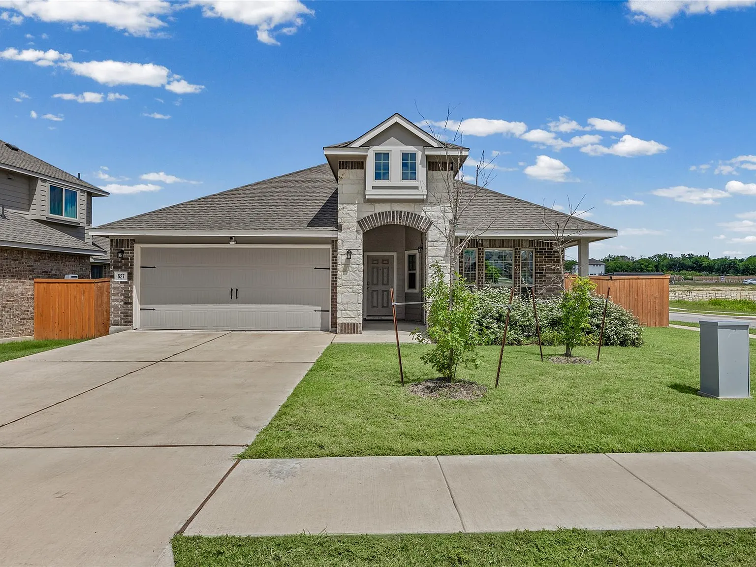 3 bed, 2.0 bath, 1651 sqft, $2,150 — Photo 1