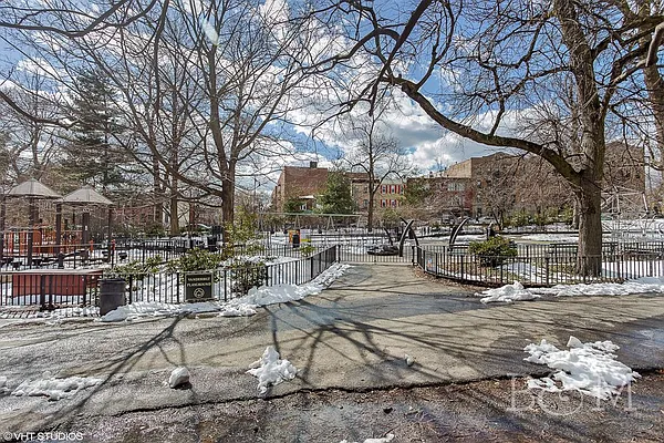Sold by Brick&Mortar | media 6