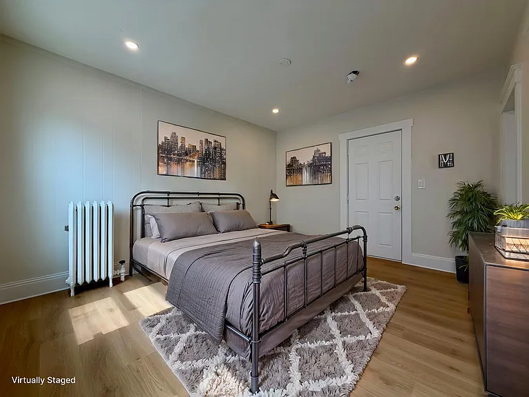 Bedroom (Virtually Staged)