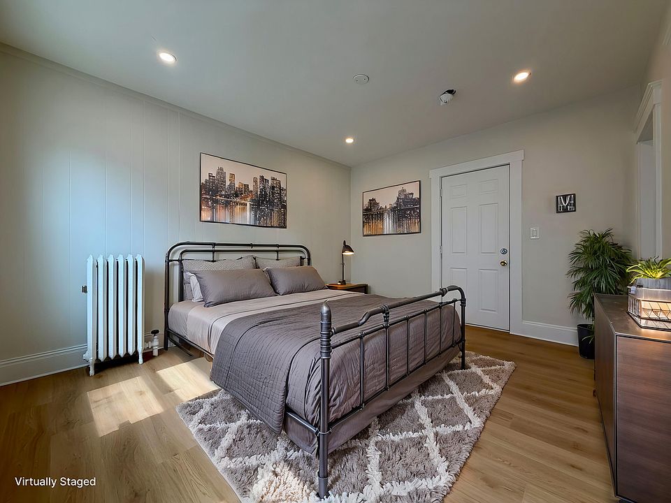 Bedroom (Virtually Staged)