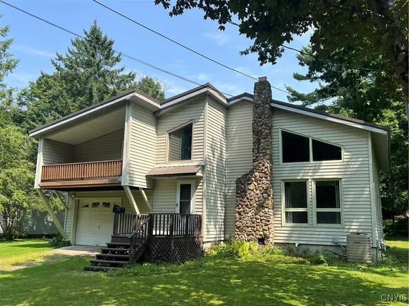17 Forest Dr, Pulaski, NY 13142