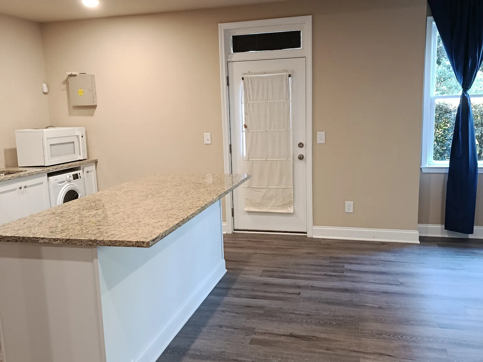 5 bed, 4858 sqft, $1,450 — Photo 2