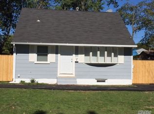 5 E Walnut St, Central Islip, NY 11722