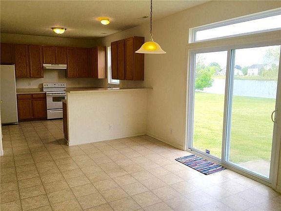 5th image of 747 Seabreeze Dr