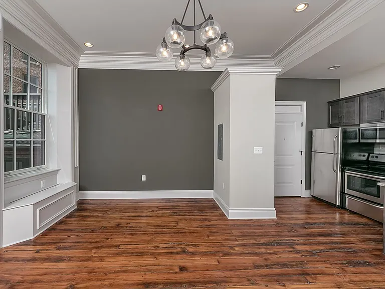 814 Cathedral St — Photo 2