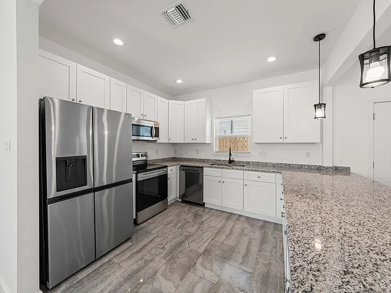 323 Gabriel St #101 — Photo 10