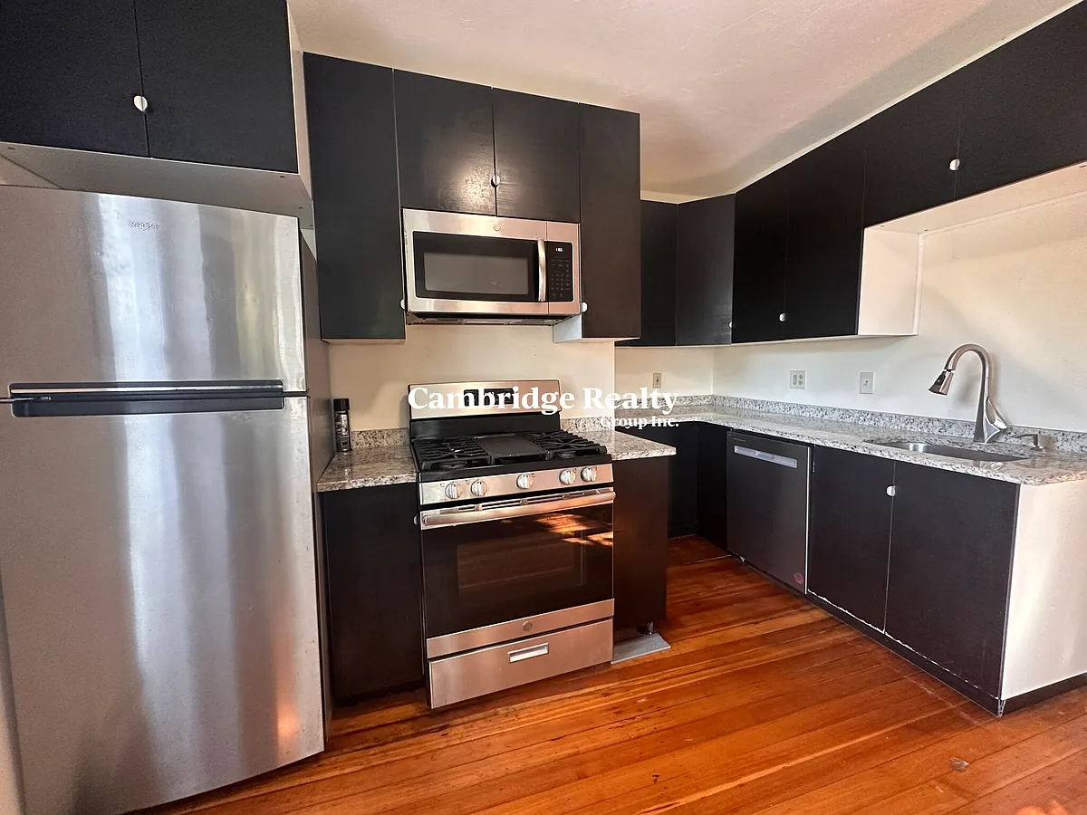 Building Photo - 66 Pleasant St #3T