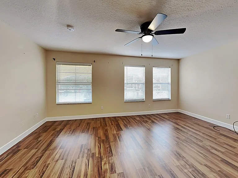 589 Errol Pkwy — Photo 22