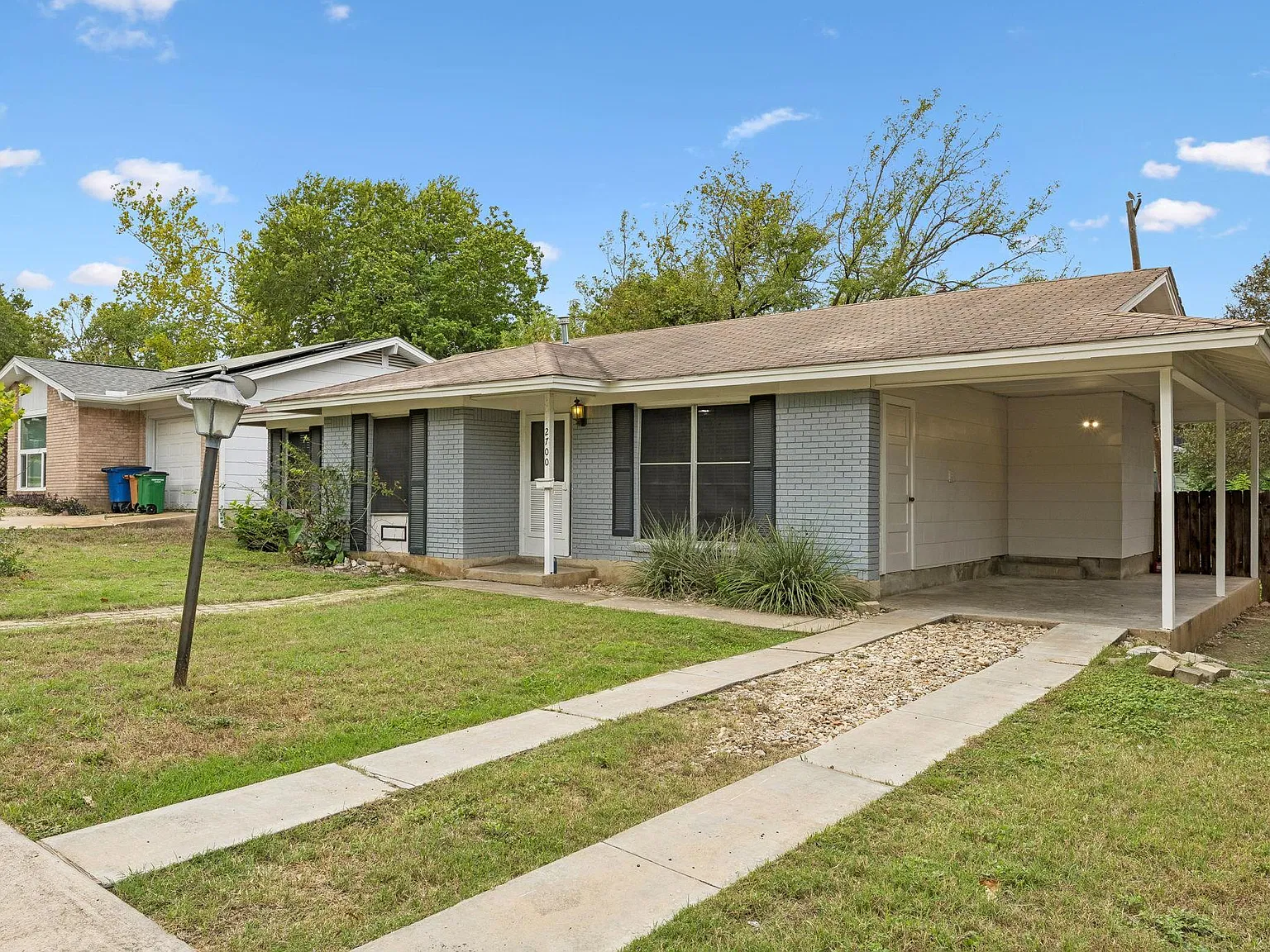 3 bed, 2.0 bath, 1026 sqft, $2,900 — Photo 3