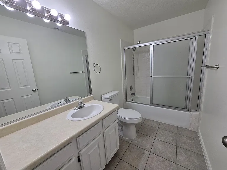 1015 S River Rd #2 — Photo 6