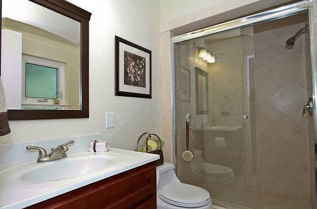 607 Bancroft St — Photo 9
