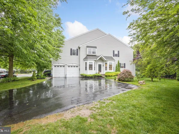 167 Portsmouth Cir, Glen Mills, PA 19342