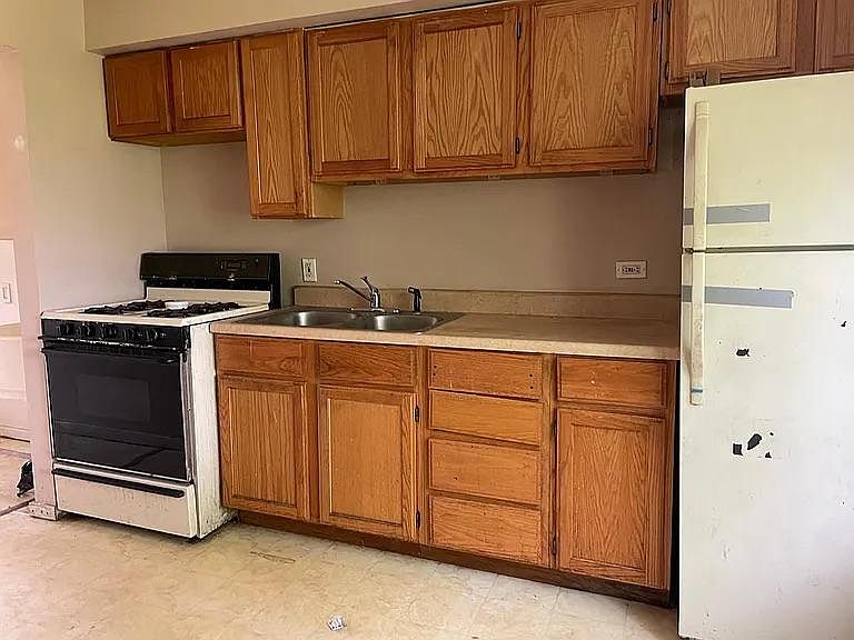 1st image of 32611 Montcalm Ct #32611