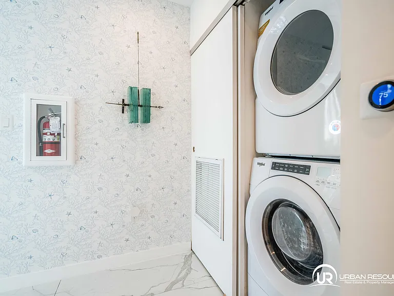 8425 Crespi Blvd #304 — Photo 48