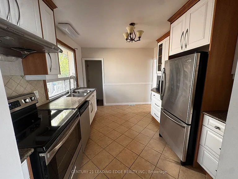 409 Paliser Cres S — Photo 5