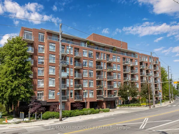 2495 Dundas St W, Toronto, ON