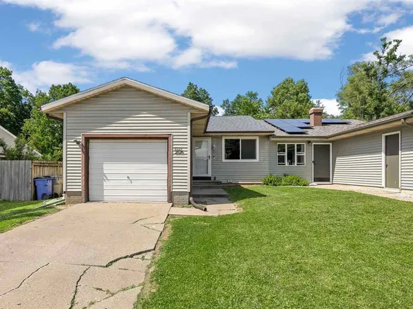 2526 Ellis View Ct NW, Cedar Rapids, IA 52405