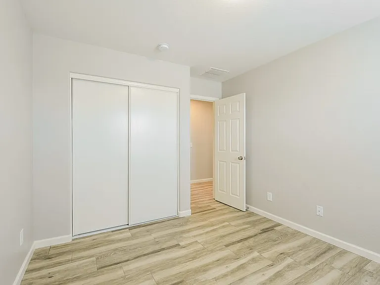 27424 N 54th Ln — Photo 14