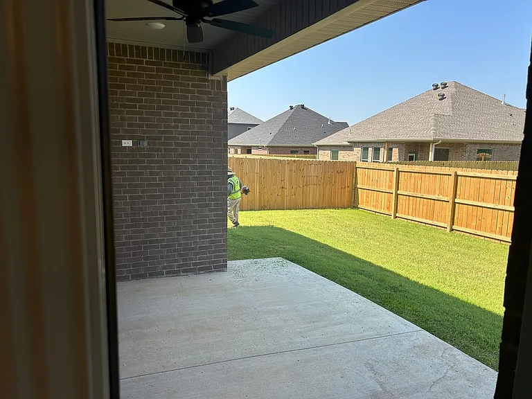 2413 Salmon St — Photo 2