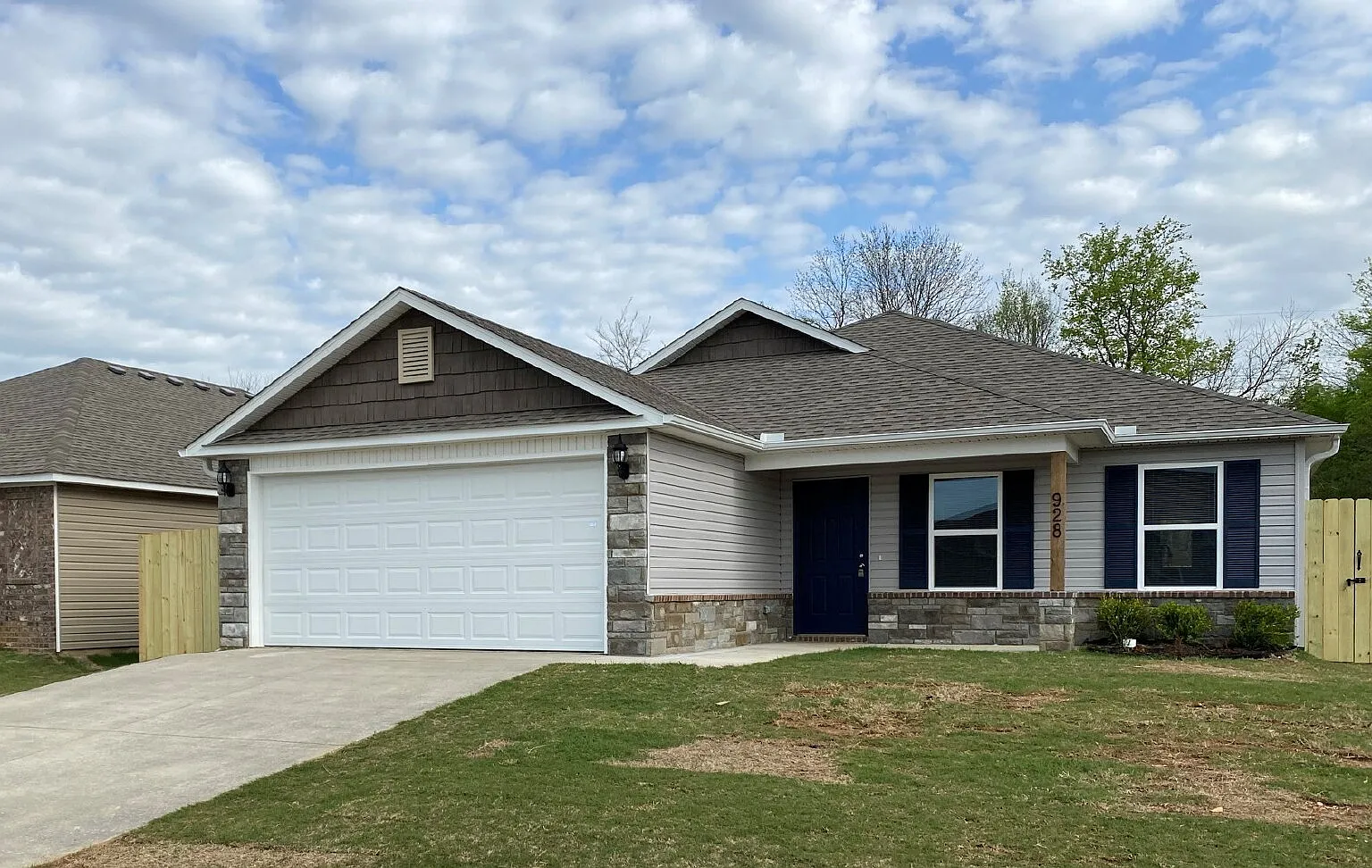 3 bed, 2.0 bath, 1398 sqft, $1,790 — Photo 2
