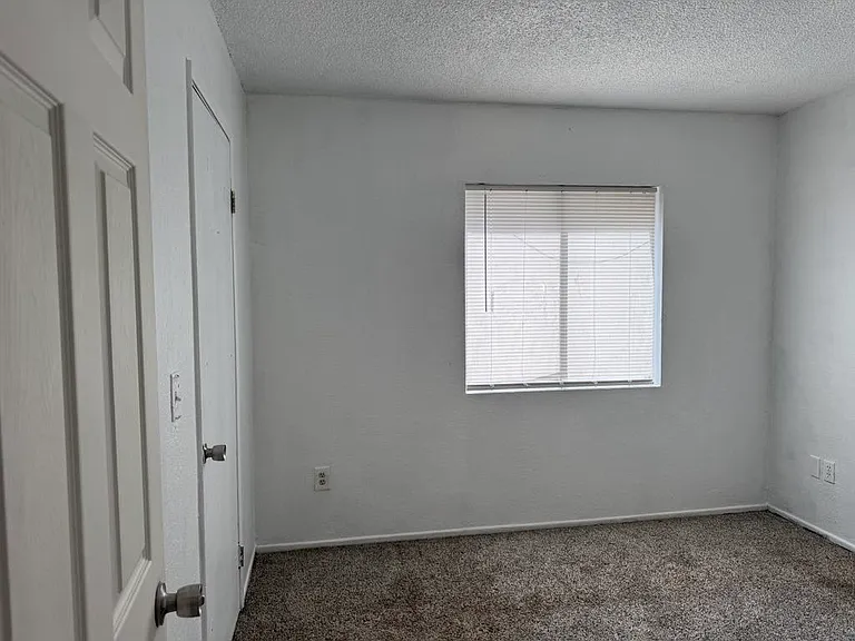 14205 Winchester Dr — Photo 7