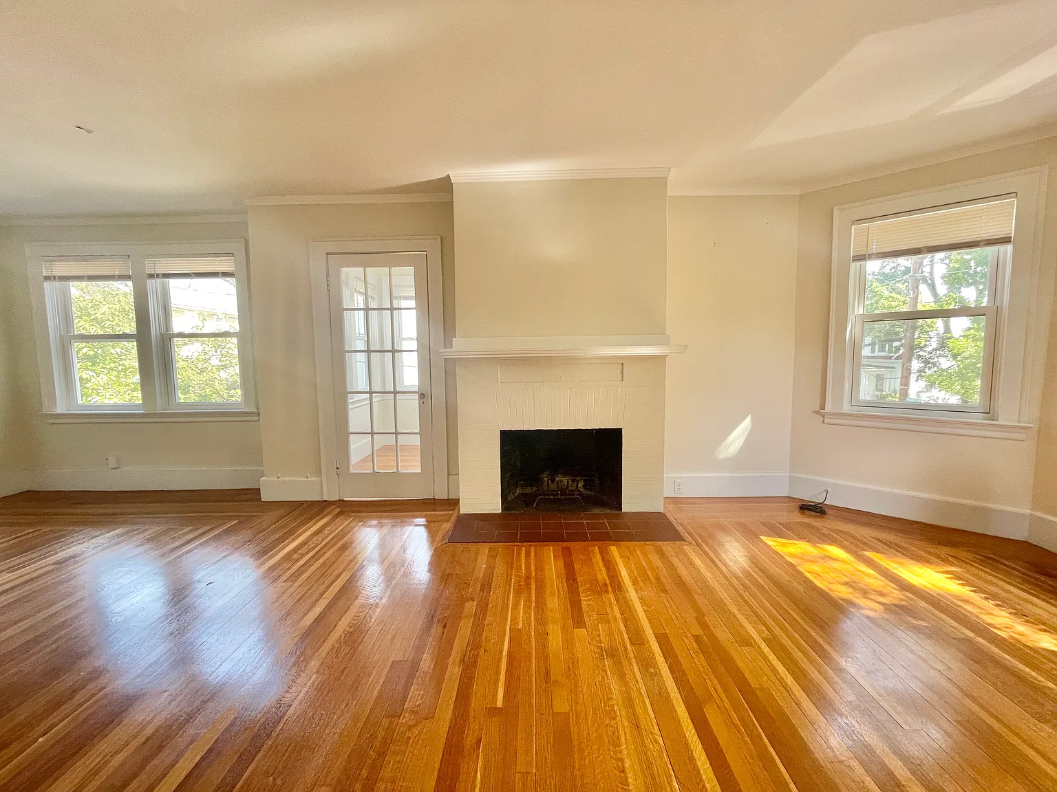3 bed, 1359 sqft, $2,450 — Photo 3