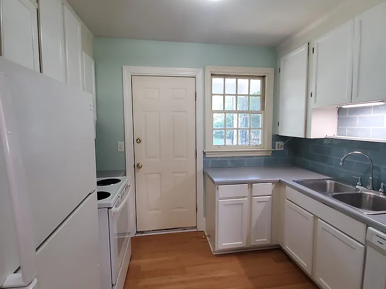 4547 Oxford Rd — Photo 7